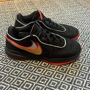 Nike Lebron 20 size 8 in good condition